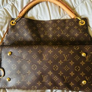 Authentic Louis Vuitton Handbag Large!